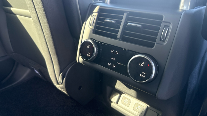 Land Rover Discovery 3.0 D350 Gemini 5dr Auto Diesel Station Wagon - Image 36
